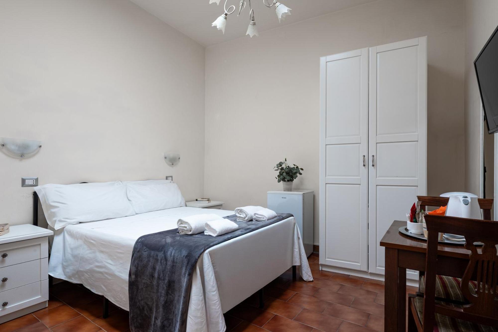 Basic Tweepersoonskamer met Eigen Externe Badkamer