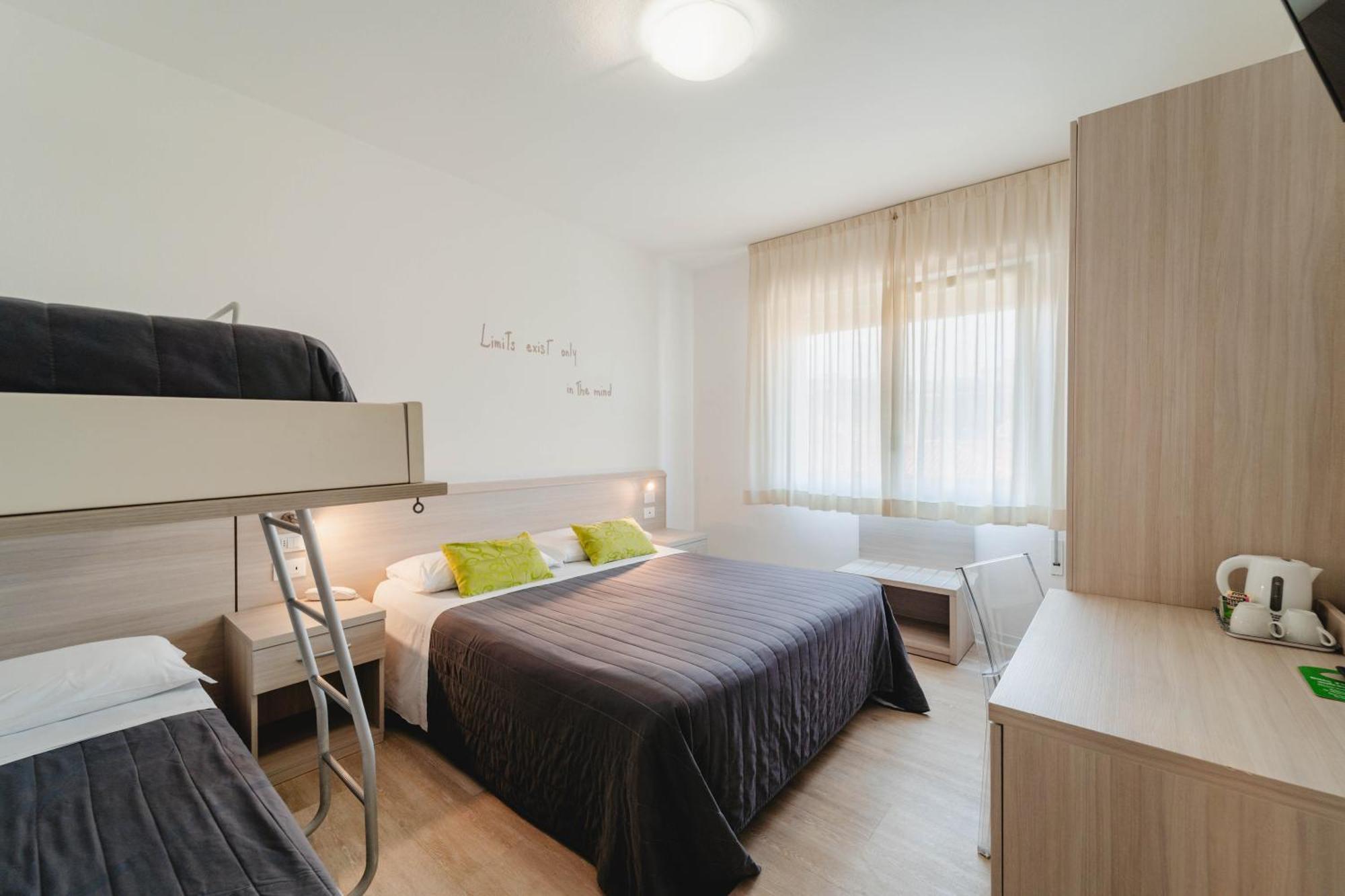 Vierbettzimmer mit eigenem Bad