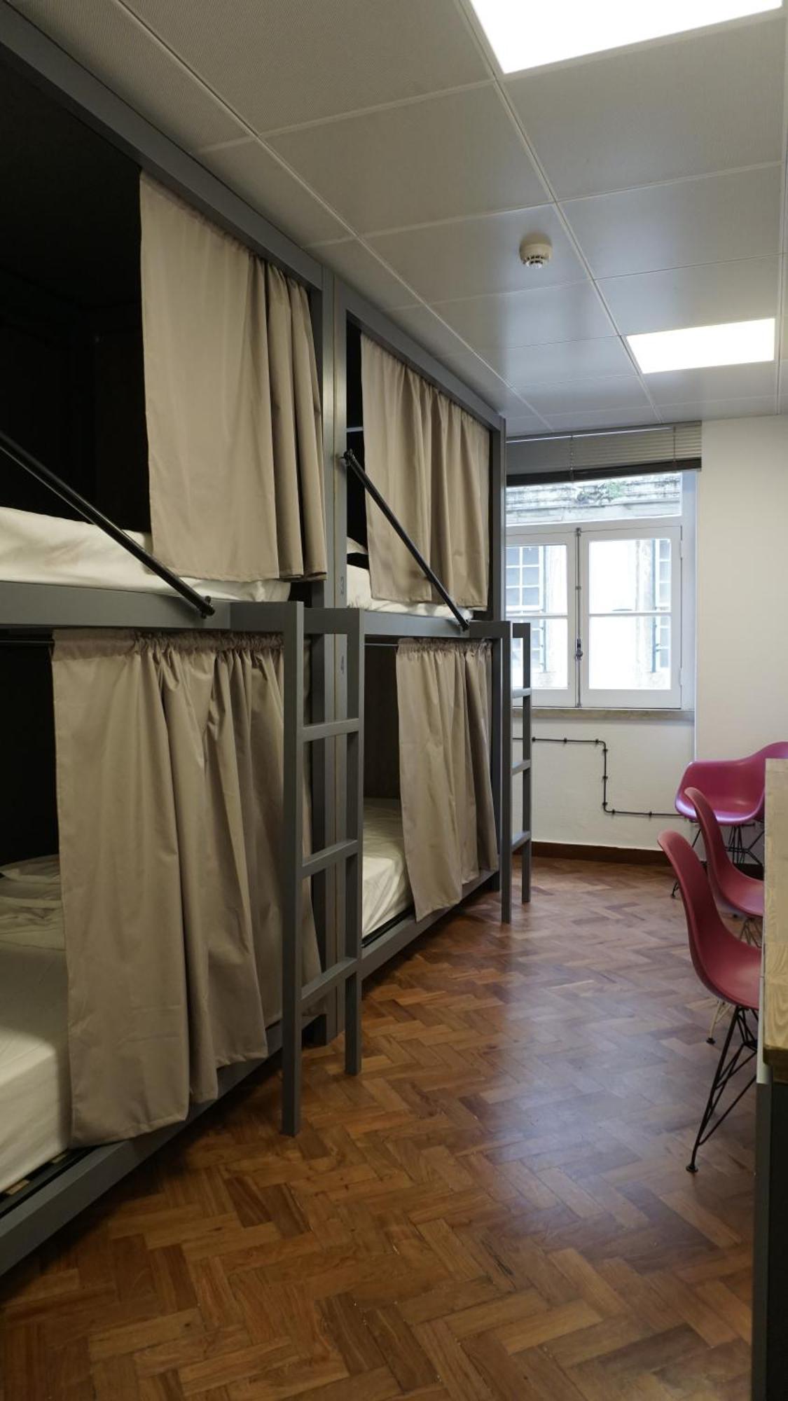 Quarto Quádruplo Económico com Casa de Banho Partilhada