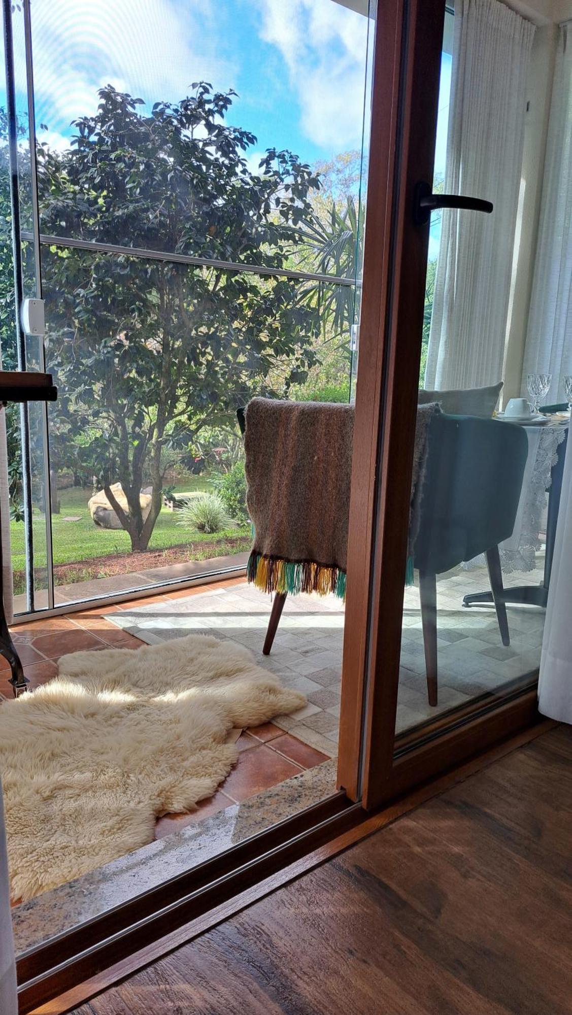 Suíte com Vista do Jardim