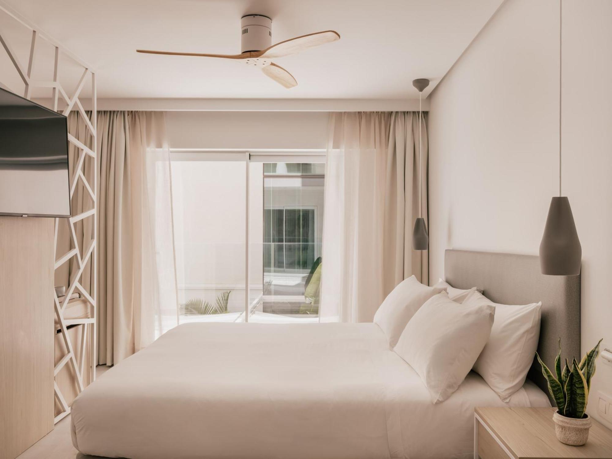 Junior Suite met Gedeeltelijk Uitzicht op Zee