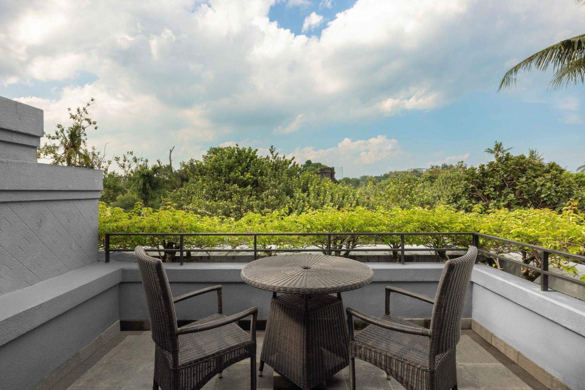 Deluxe King Room with Balcony or Terrace