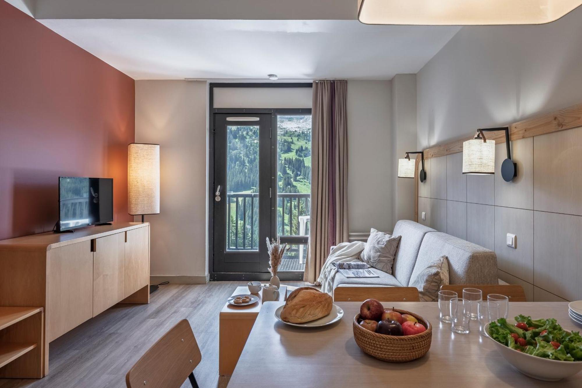 One-Bedroom Apartment with Balcony (4 People) - South Side