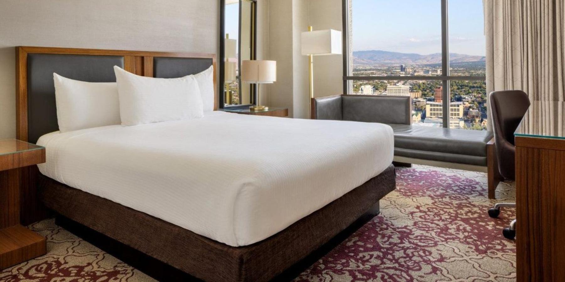 QUARTO LUXO COM 1 CAMA KING-SIZE - NÃO FUMANTES