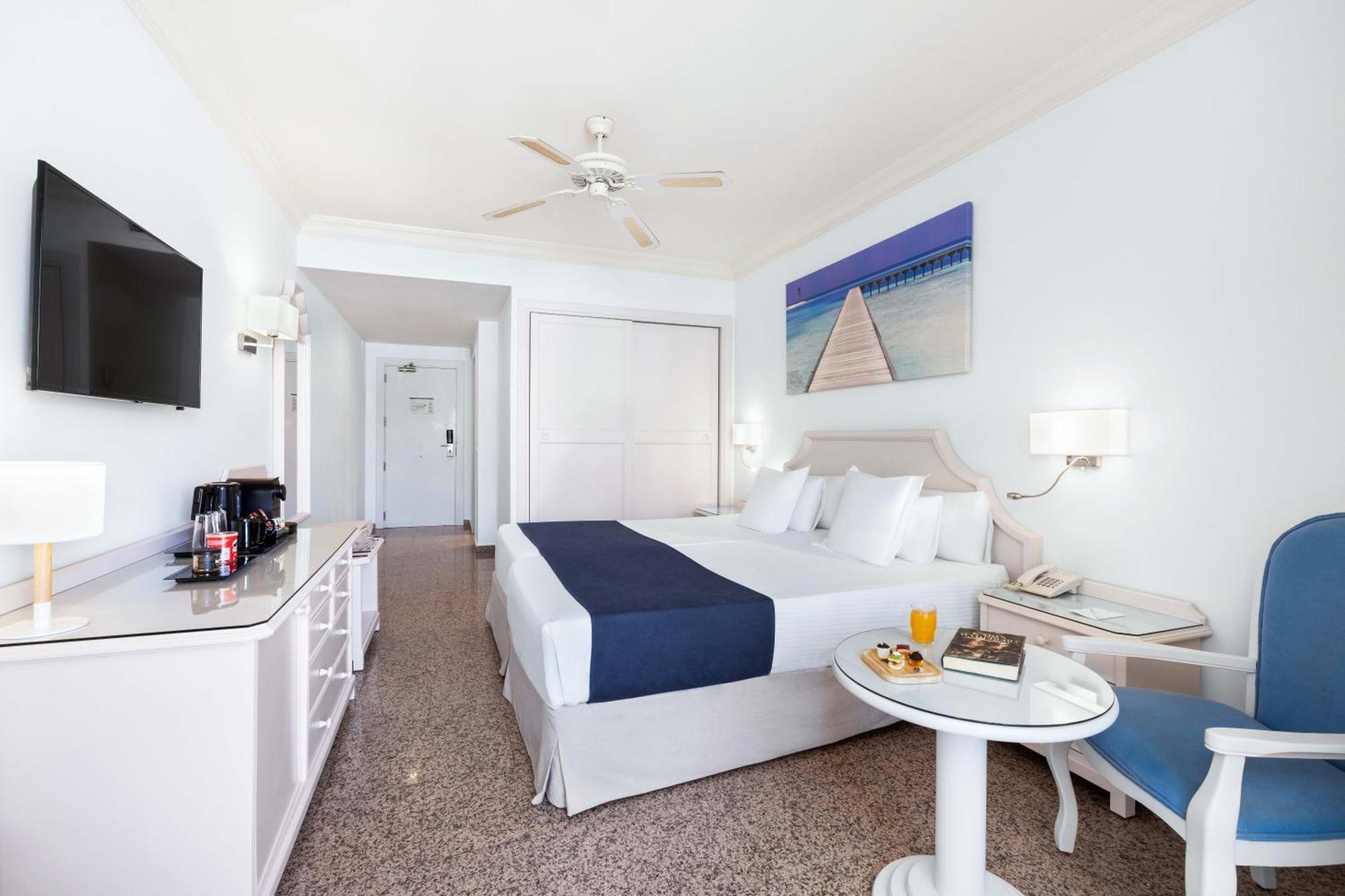 Chambre Double ou Lits Jumeaux - Vue Latérale sur Mer