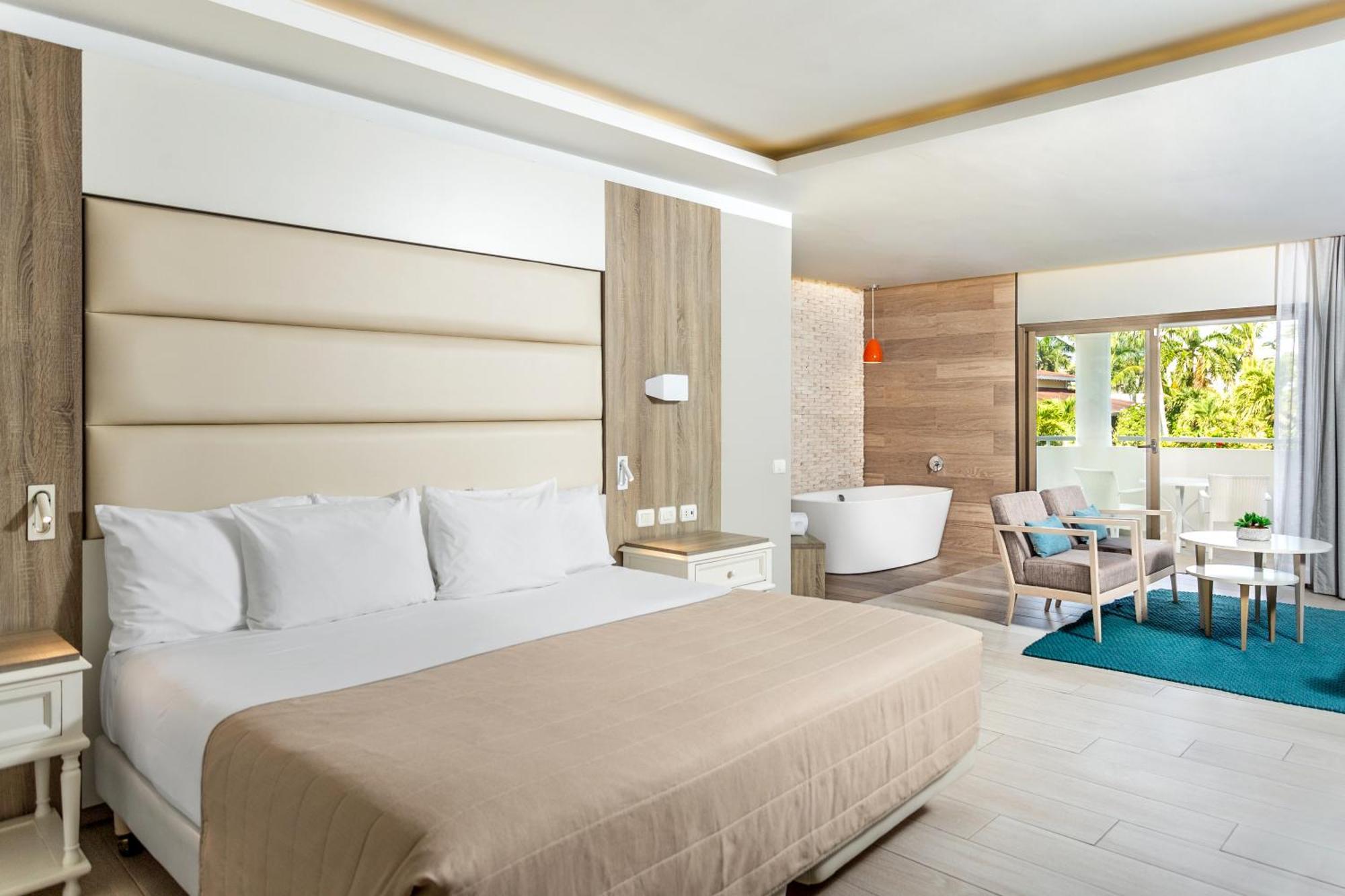 1 King Bed Corner Deluxe Junior Suite SGL,1774508873:JPEG