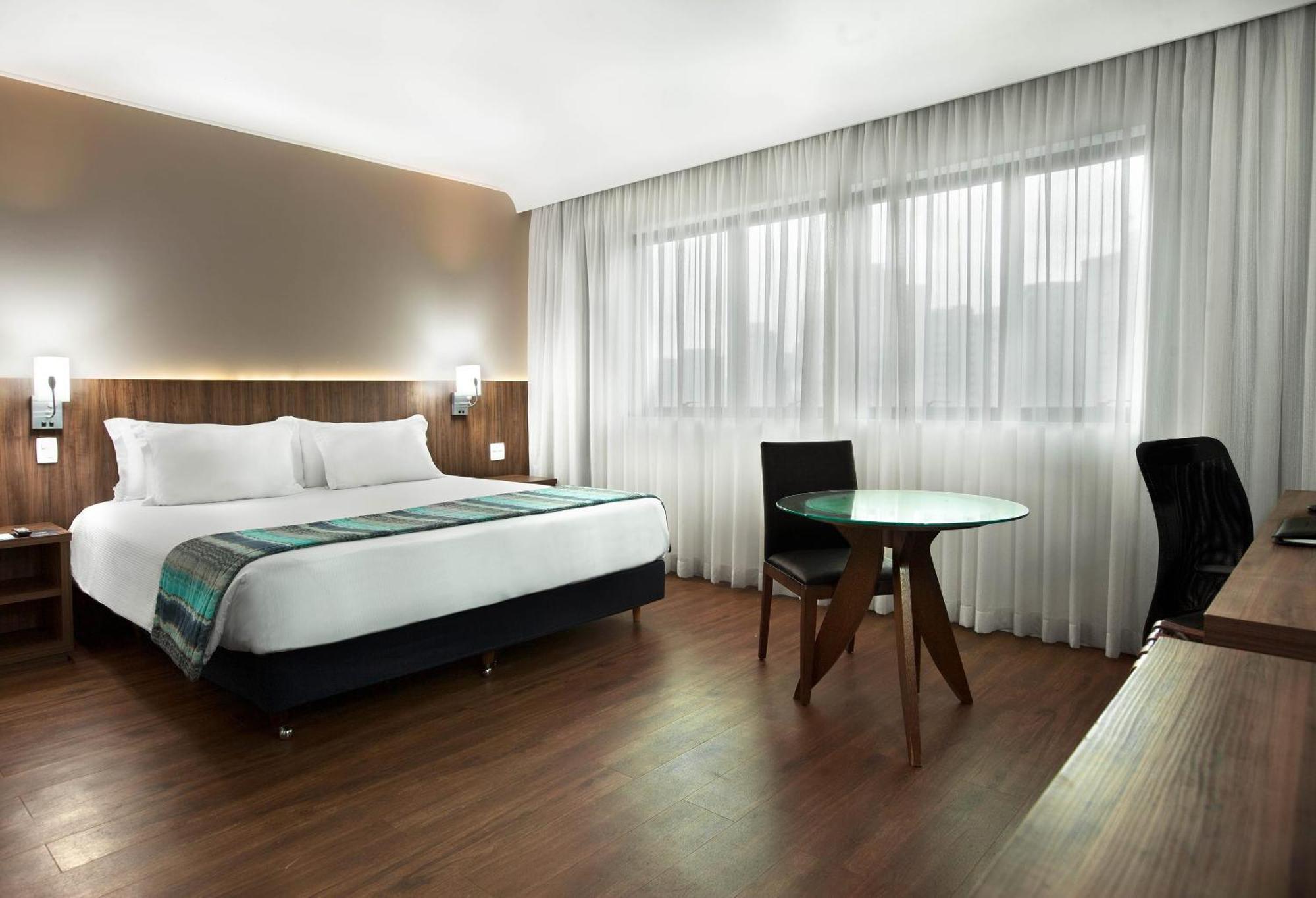 Quarto Meliá com Cama King-size