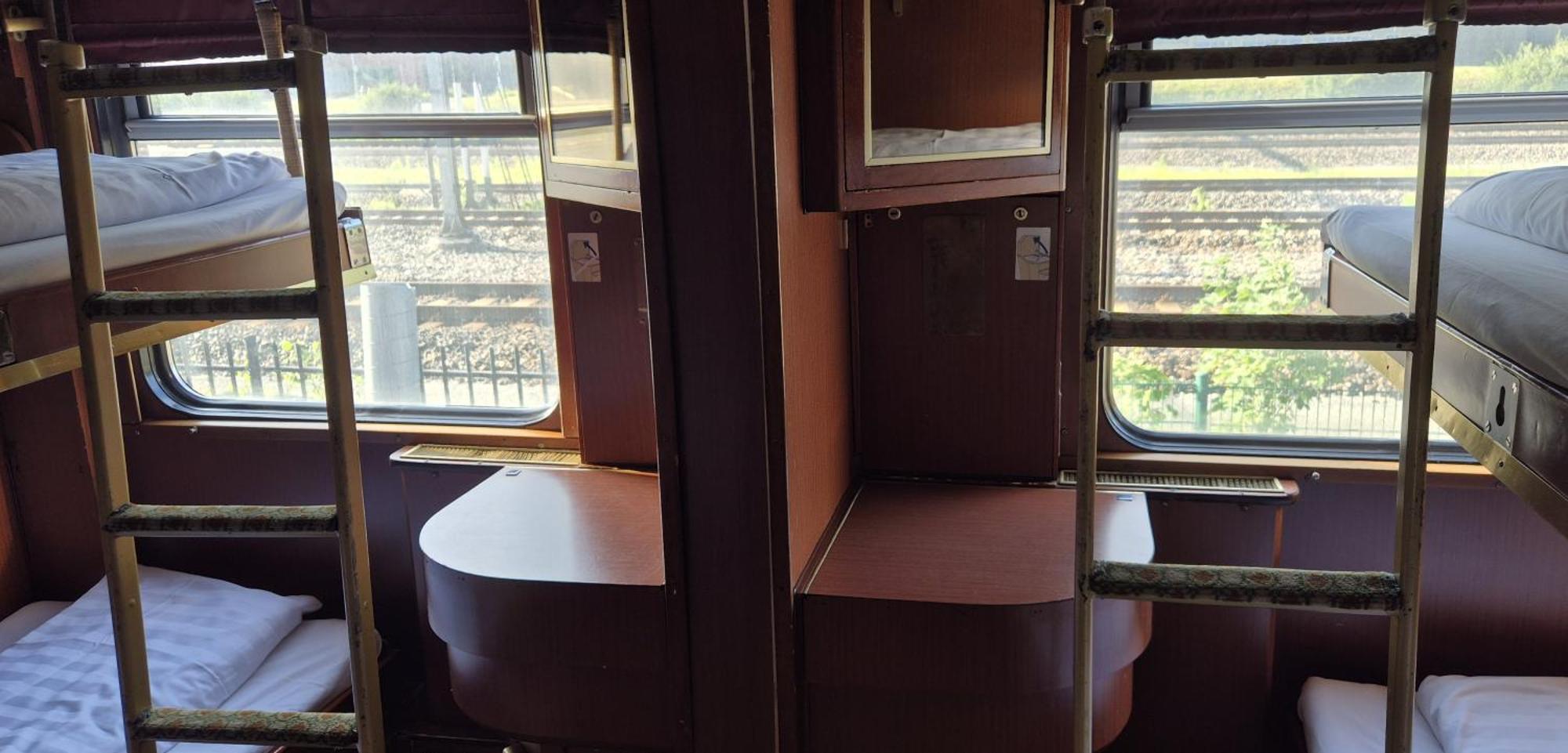 Family Compartment,713472310:JPEG