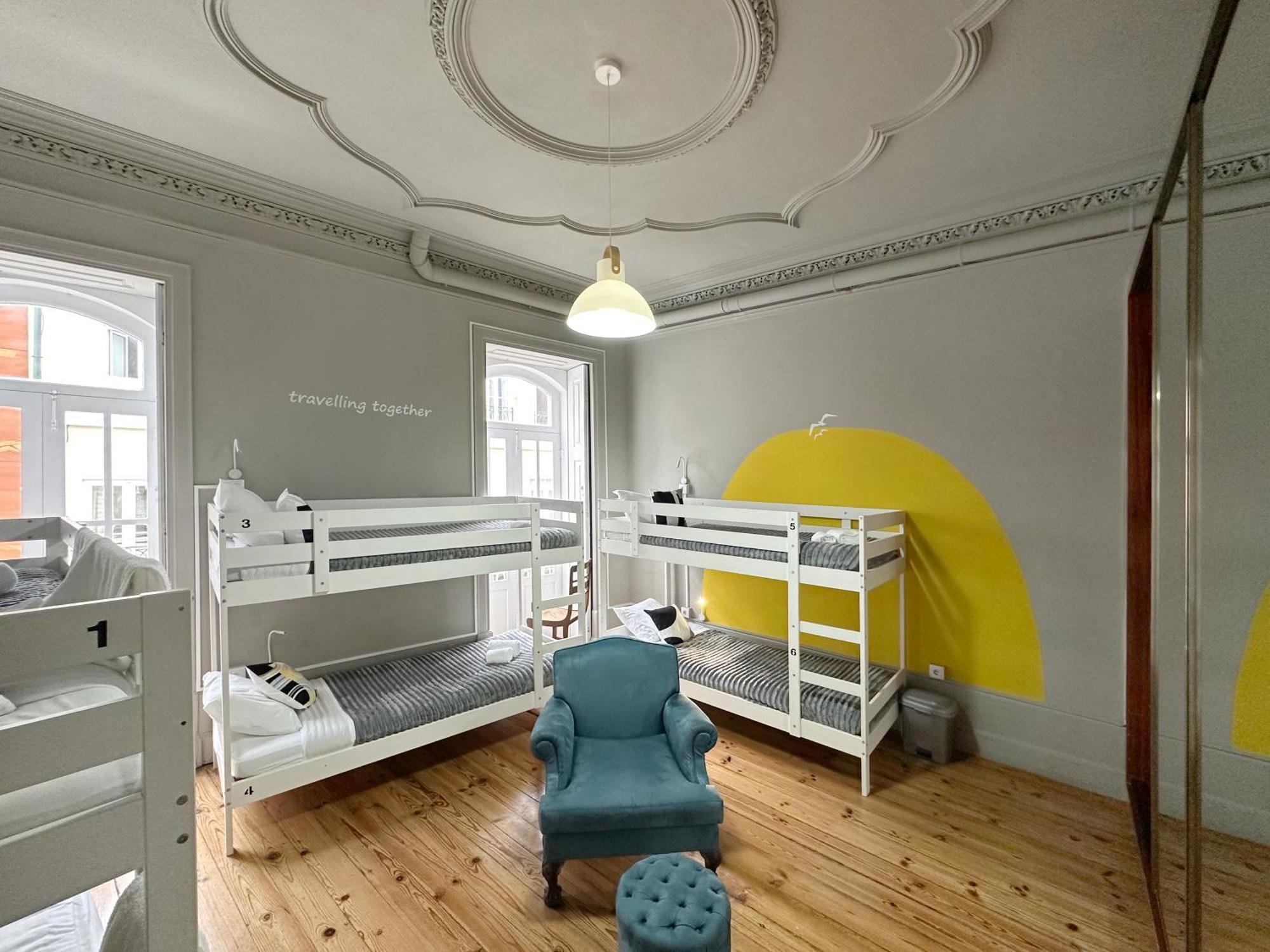 Cama em Dormitório Misto com 6 Camas