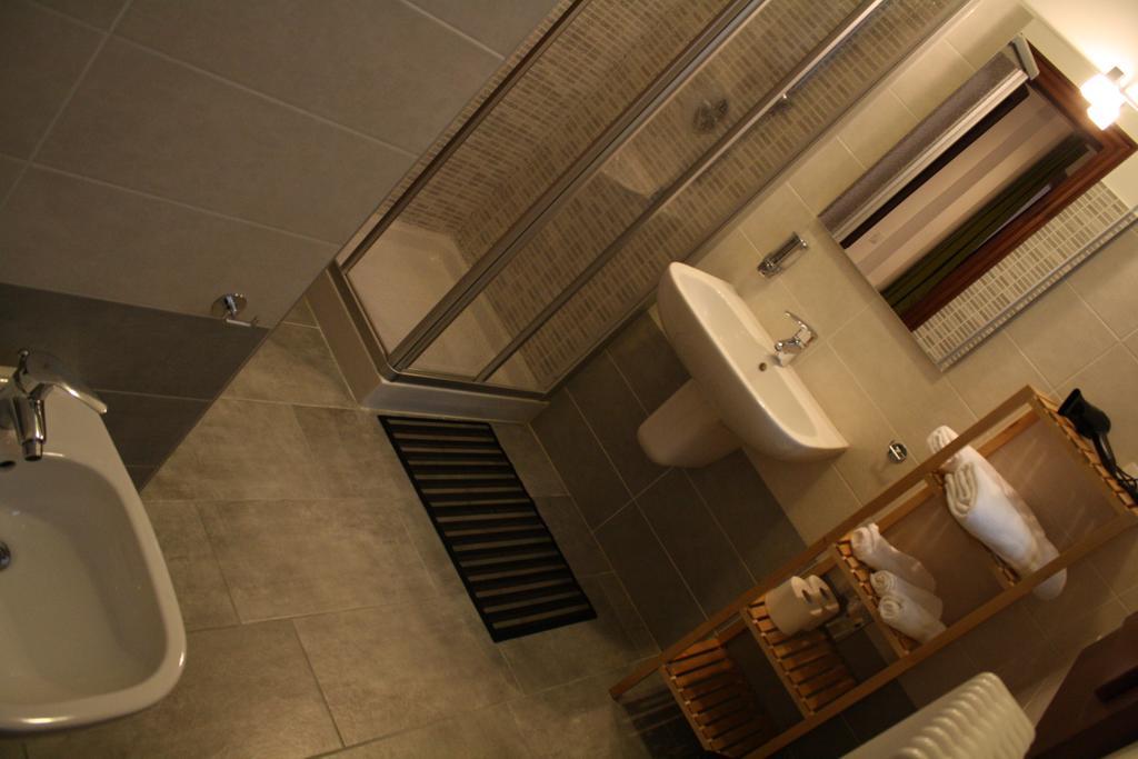Einzelzimmer mit Gemeinschaftsbad