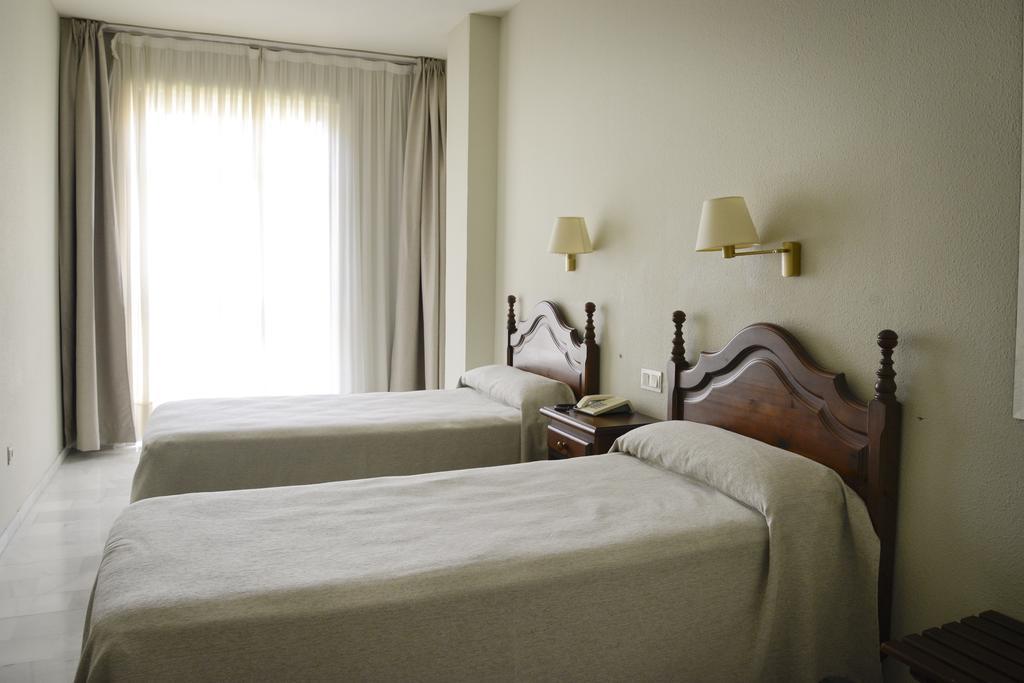 Quarto Família (2 Adultos + 2 Crianças)