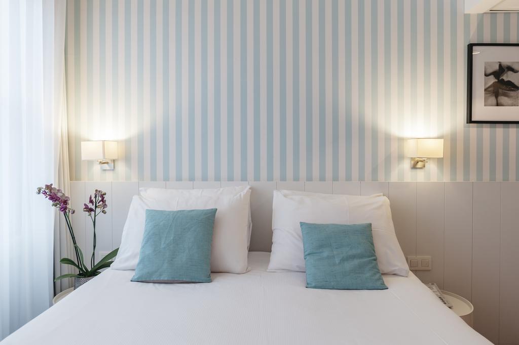 Charming Double Room,683538447:JPEG