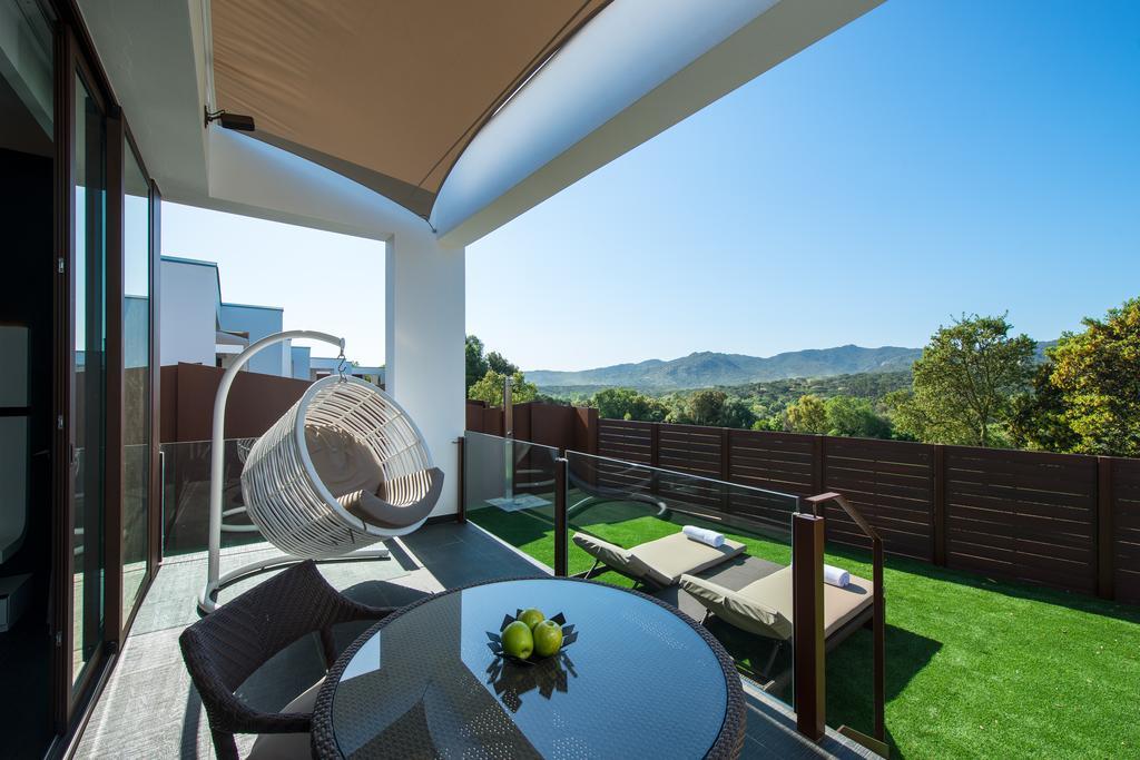 Offre Spéciale - Suite avec Piscine et Jardin Privés et Massage