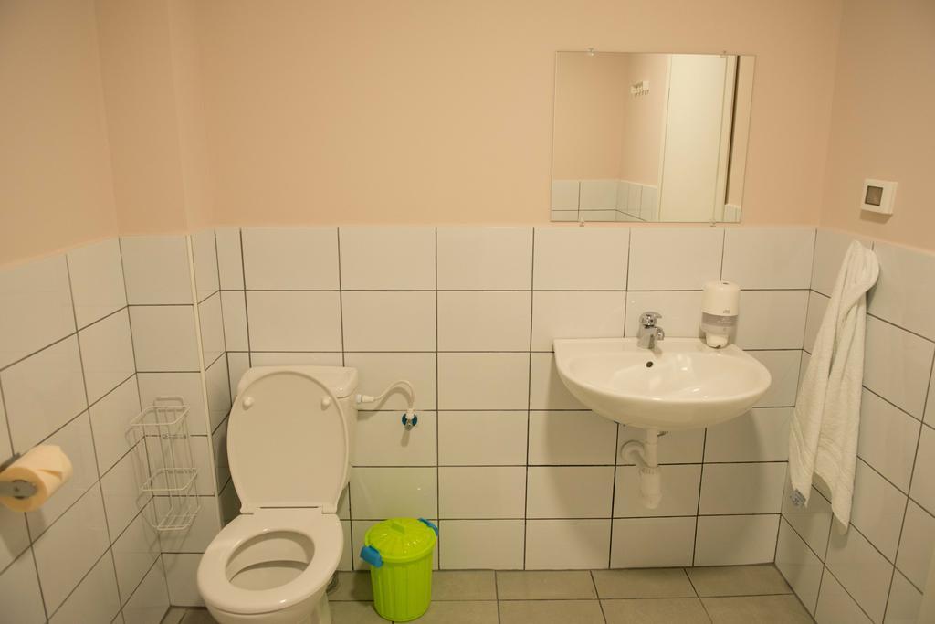 Posto Letto in Dormitorio Misto con 8 Letti