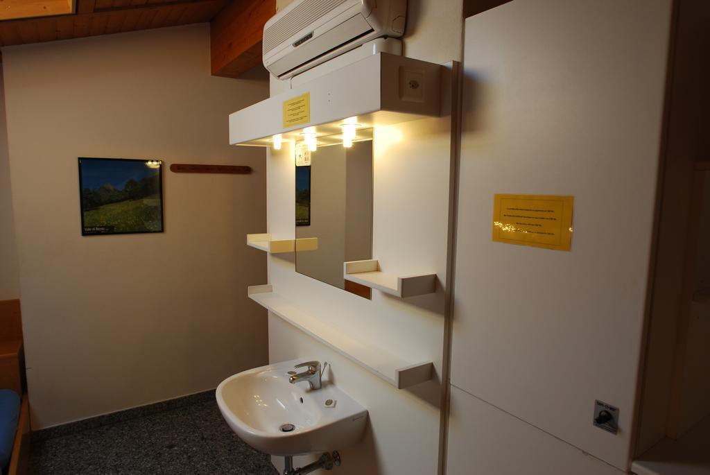 Privater Schlafsaal mit Gemeinschaftsbad (5 Erwachsene)