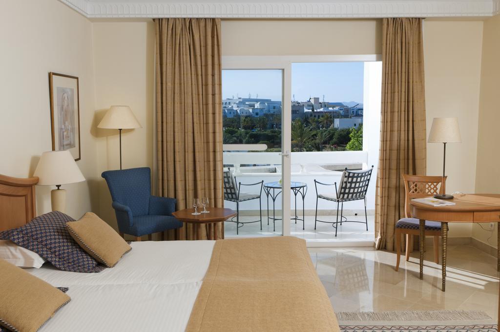Chambre Simple - Vue sur Piscine