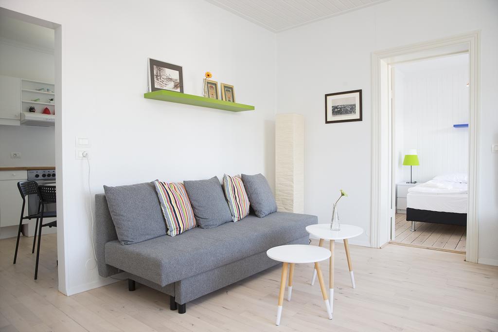 Lit Simple dans Dortoir Masculin de 3 Lits