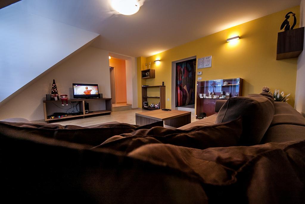 Superior Two-Bedroom Apartment,205171513:JPEG