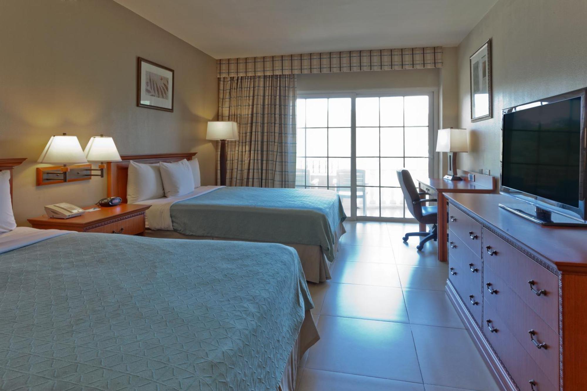 Quarto Queen com 2 Camas Queen-Size e Vista do Mar - Não-Fumante