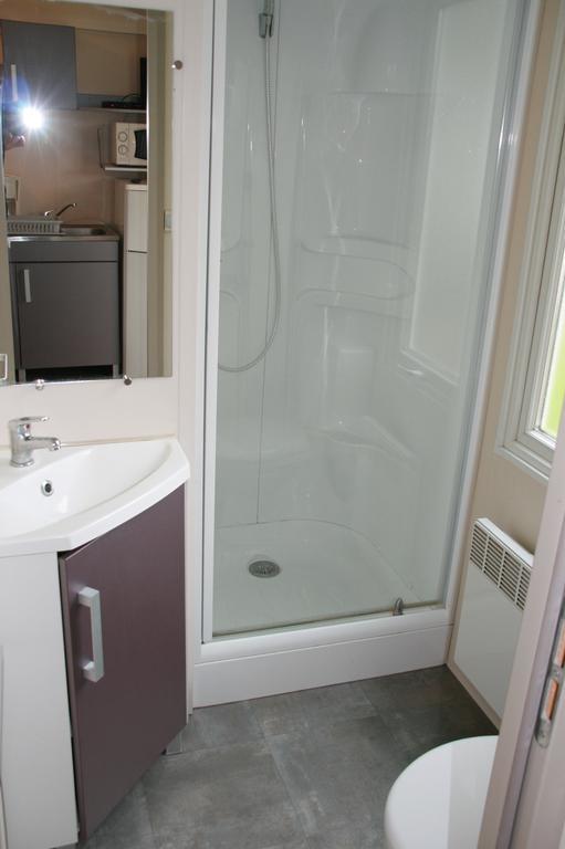 Three-Bedroom Mobile Home,215576363:JPEG
