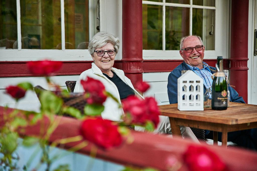 Tweepersoonskamer met 2 Aparte Bedden en Eigen Badkamer