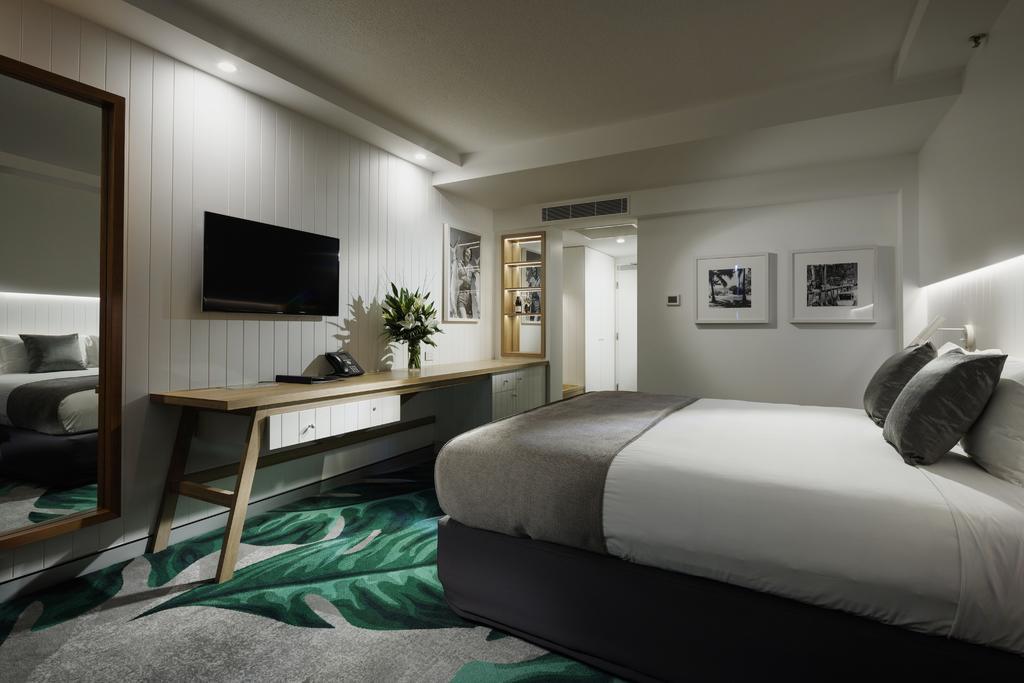 Resort Zimmer mit Kingsize-Bett und Meerblick