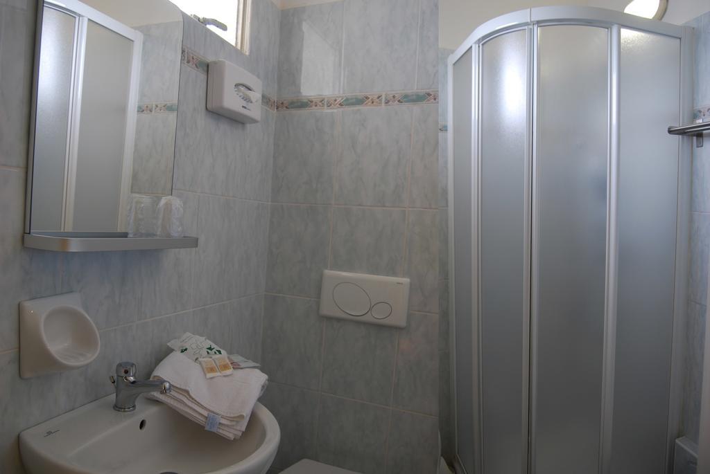 Quadruple Room,215994794:JPEG