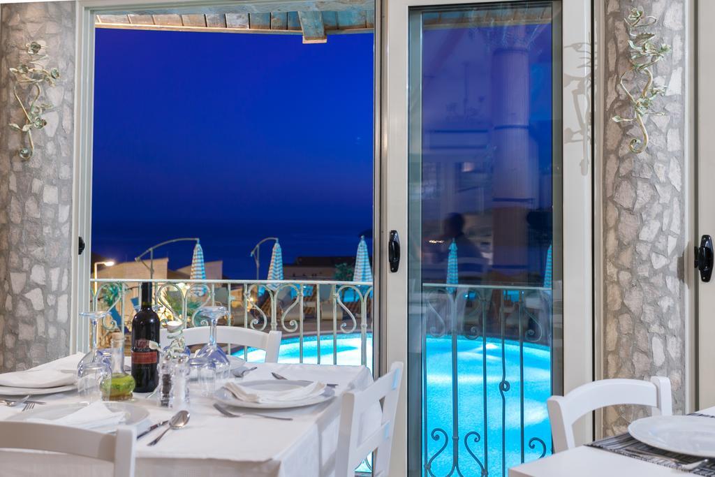 Apartamento con vistas a la piscina