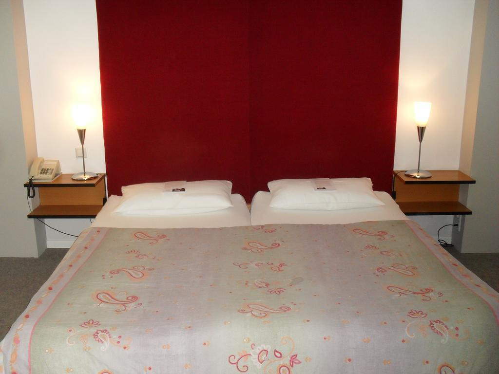 Dreibettzimmer mit Badewanne