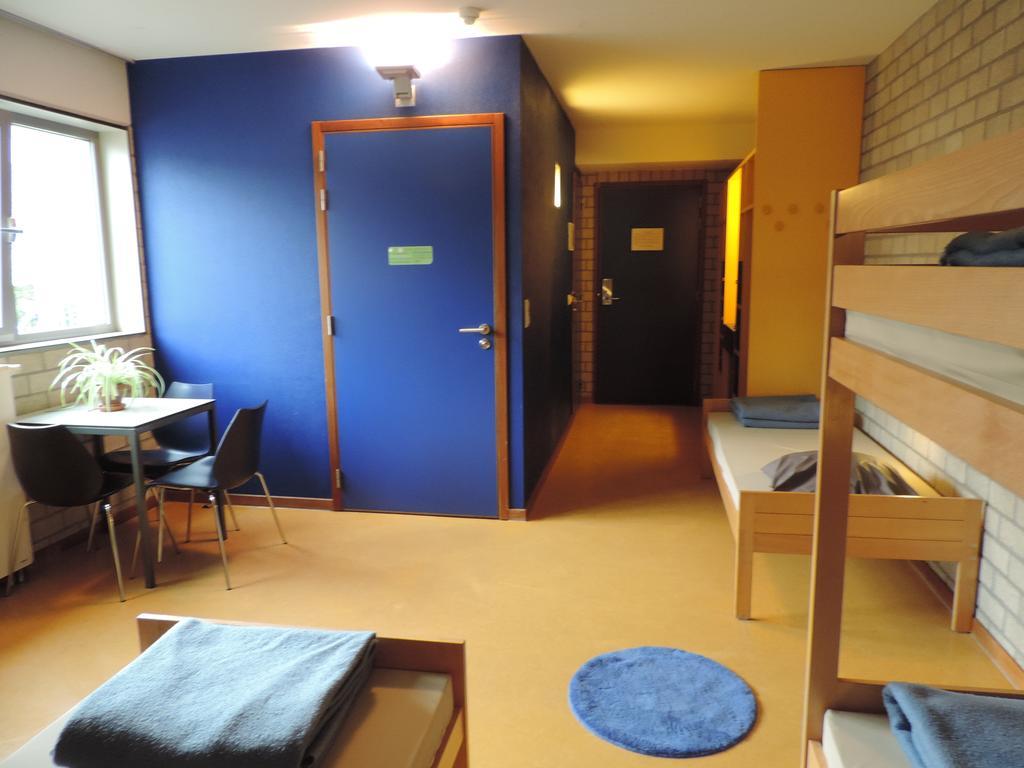 Bed op een Mannenslaapzaal