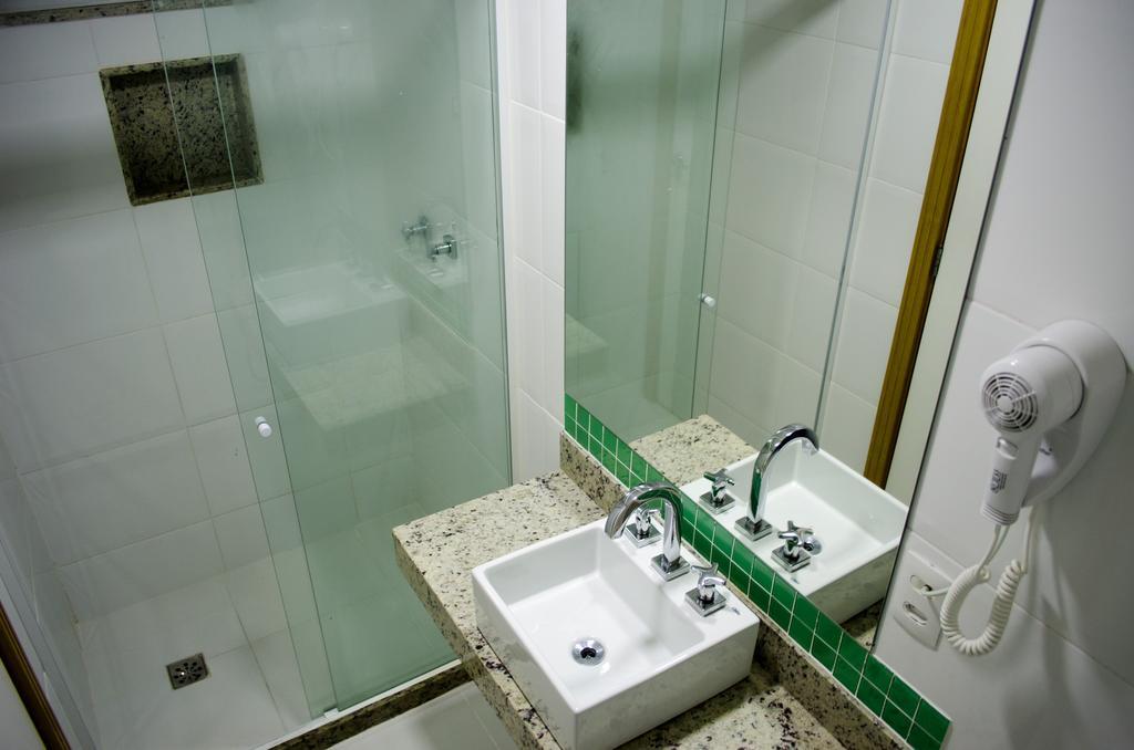 Quarto Duplo Standard com Cama de Casal