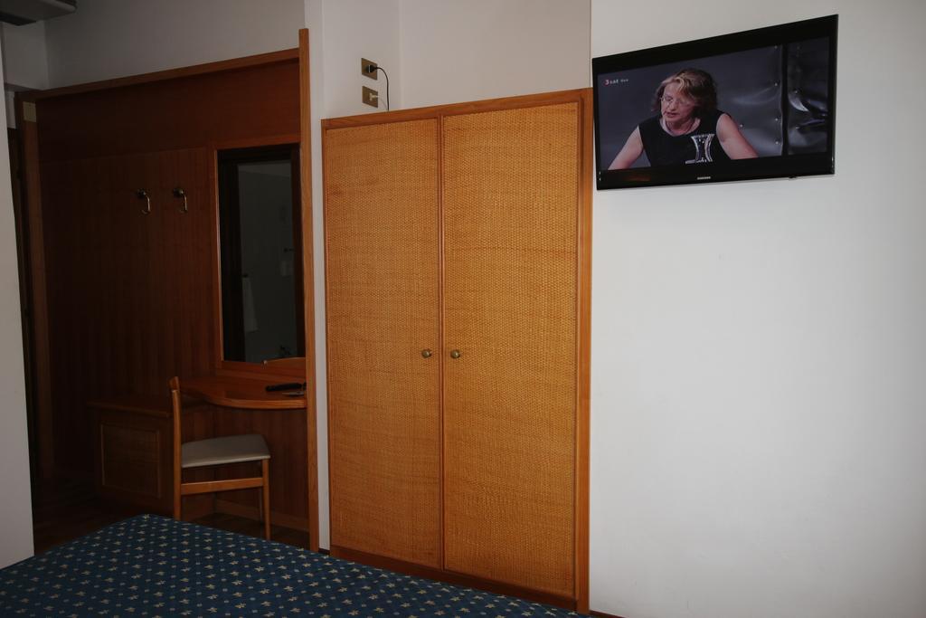Double Room,225874088:JPEG