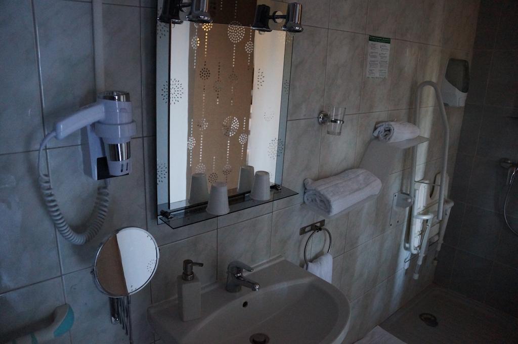 Chambre Double - Accessible aux Personnes à Mobilité Réduite