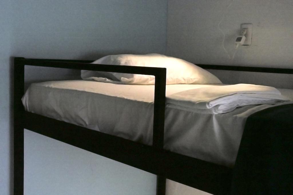Single Bed in Mixed Dormitory Room