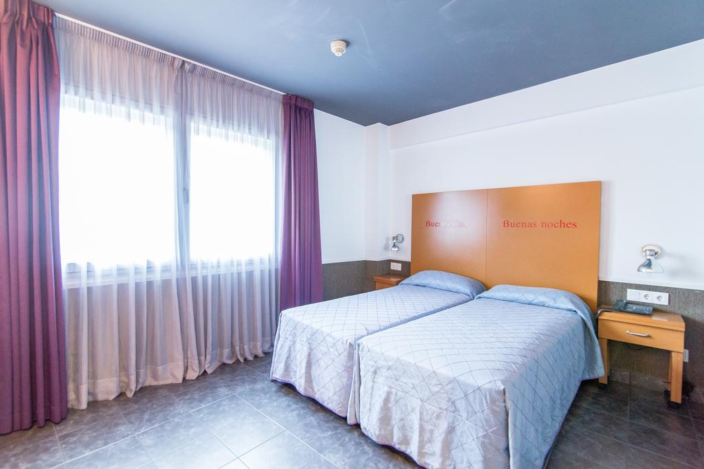 Chambre Double ou Lits Jumeaux avec Salle de Bains Privative