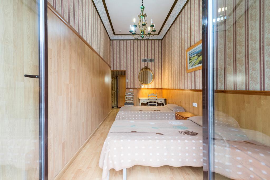 Double Room with Extra Bed with Private Bathroom