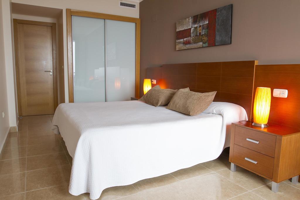 Apartamento de 2 dormitorios con vistas parciales al mar (2 a 4 adultos)