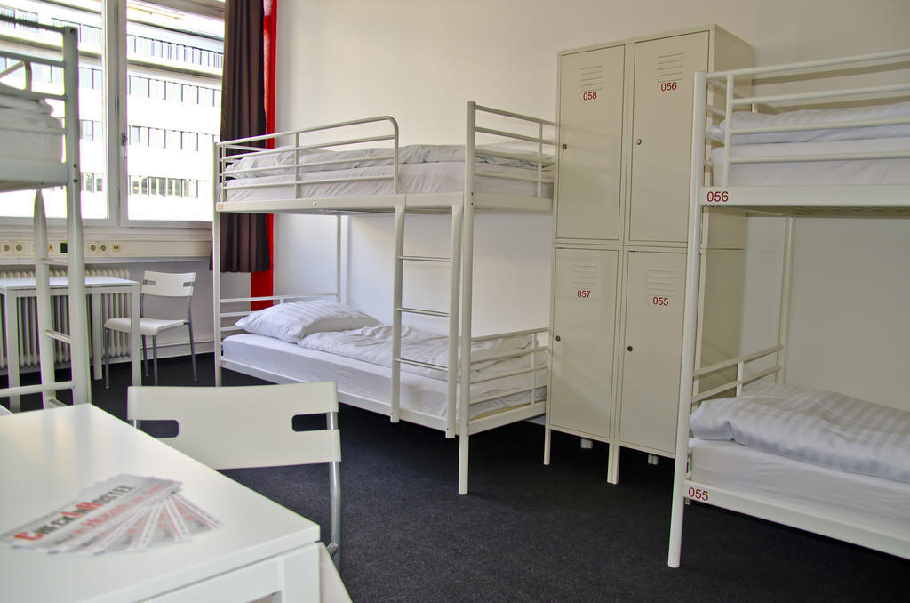 Posto Letto in Dormitorio con 10 Letti