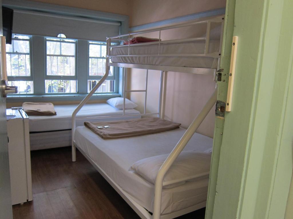 Chambre Familiale avec Salle de Bains Commune