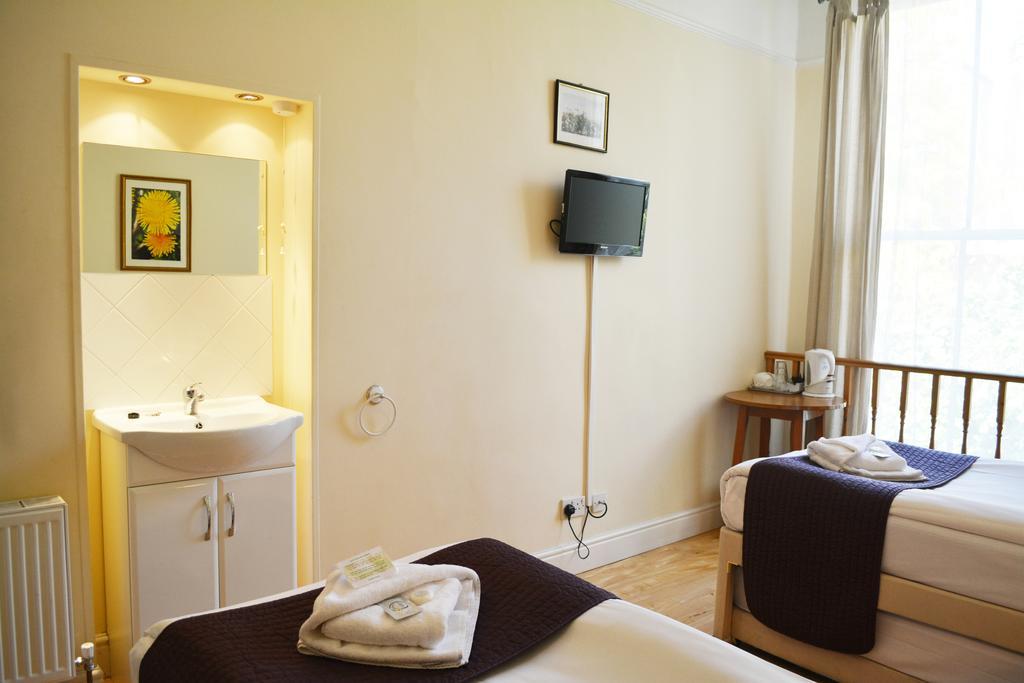 Zweibettzimmer mit Gemeinschaftsbad