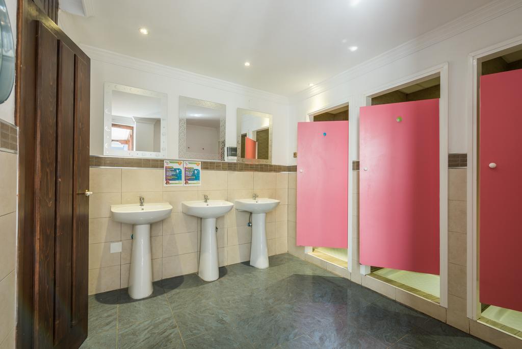 Lit dans Dortoir Mixte de 12 Lits avec Salle de Bains Privative