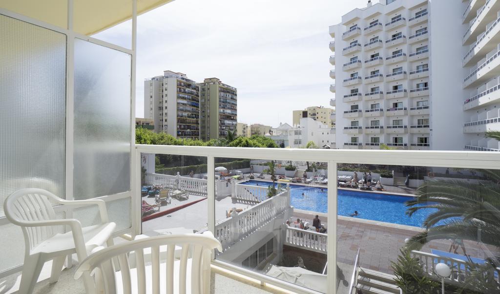Chambre Double ou Lits Jumeaux - Vue sur Piscine
