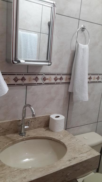 Quarto com 2 Camas de Solteiro