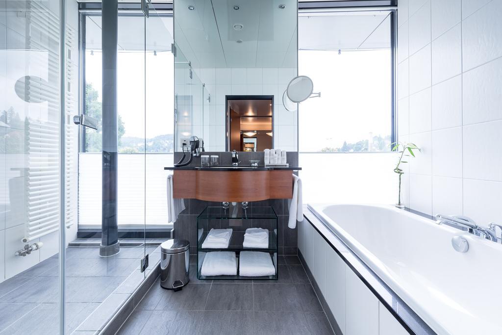 Suite con terraza y vistas a la ciudad