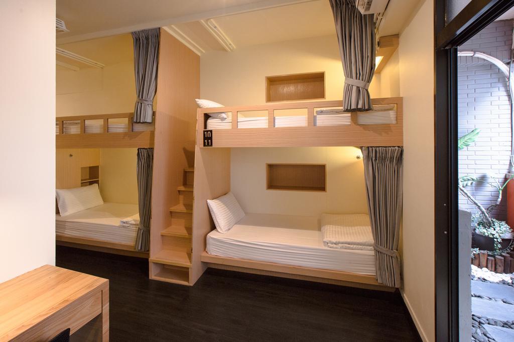 Deluxe Einzelbett - gemischter Schlafsaal mit Balkon
