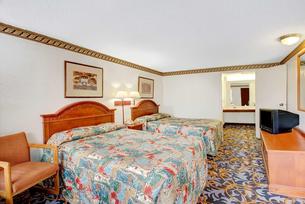Double Room with Two Double Beds - Non-Smoking