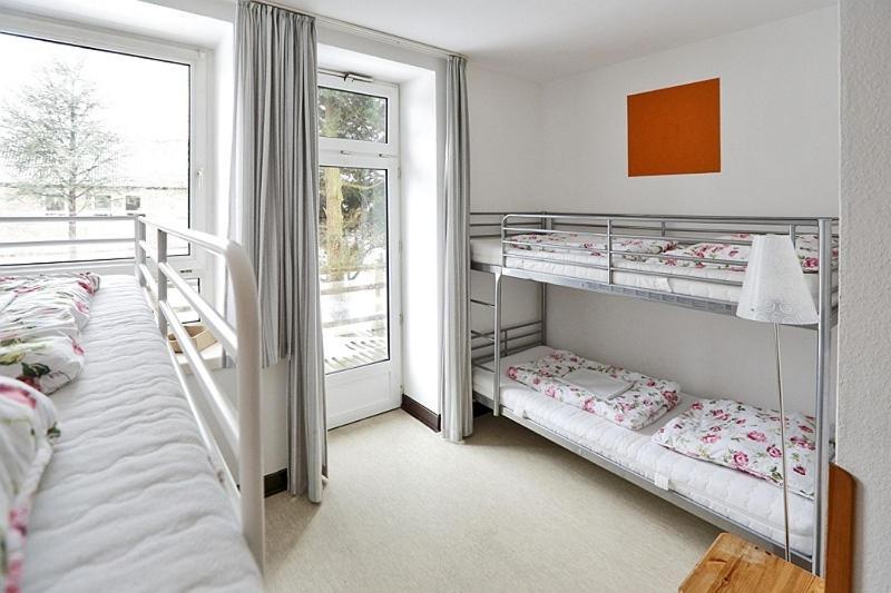 Vierpersoonskamer met Gedeelde Badkamer