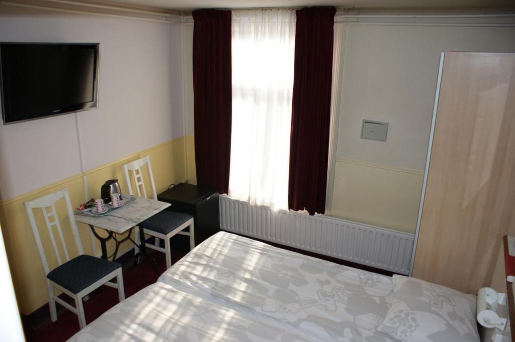 Doppel- oder Zweibettzimmer