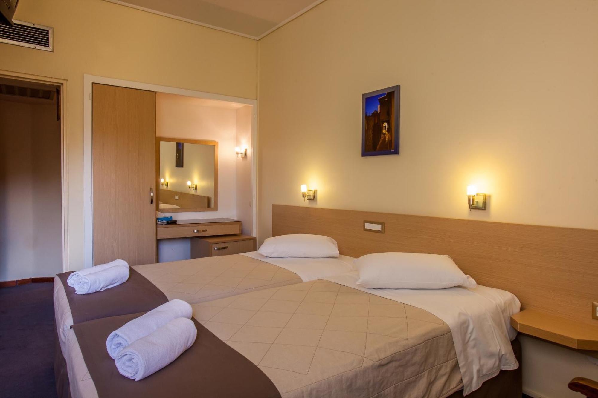 Quarto Econômico com 2 Camas de Solteiro