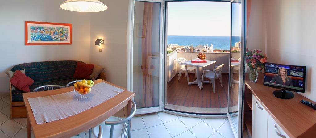 One-Bedroom Apartment with Balcony and Sea View (2 Adults),319389049:JPEG